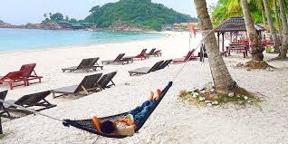 Perjalanan melalui ferry dari jetty shahbandar ke pulau lepas harungi mabuk laut masa dalam ferry (yang buat aku serik nak mampuih lepas tu) kiteorang sampai betul2 tengahari terik. 30 Aktiviti Dan Tempat Menarik Di Pulau Redang