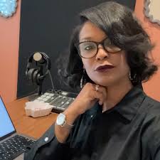 Morning vibes from my podcast studio at @cossittlibrary!!! Happy Monday😊