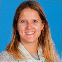 10+ profili “Annika”