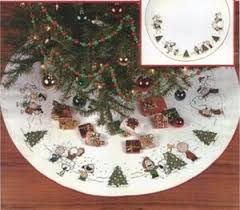 Purchase the pattern is in pdf format and include: Patrones Navidad Punto De Cruz Snoopy Fiestas De Navidad Cross Stitch Tree Holiday Cross Stitch Christmas Cross Stitch