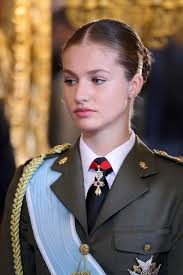 Who's the prettier princess? Rate both. : r/VindictaRateCelebs