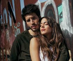 Y no, no se trata de danna paola, sino de la modelo anaili abreu. Sebastian Yatra Toma Atrevidas Fotos A Su Novia Chapin Radios