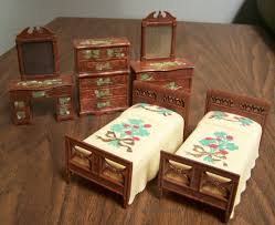 Vintage Renwal Dollhouse Furniture 1950s 5 Piece Bedroom Set B 81 Twin Beds Ivory Stenciled Floral 3 Dollhouse Furniture Floral Bedspread Vintage Dollhouse