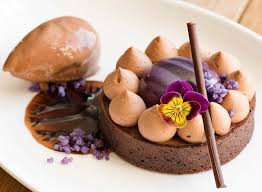 This Stunning Chocolate Violet Tart From Pastry Sous Chef Noelle Gogg Noelleeyygee92 Is Now On The Menu Of Ballantynehotel C Cibo Dolci Pasticcini