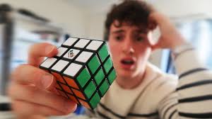 Deux inventeurs amateurs ont mis au point un nouveau robot qui résout le fameux cube en 1,196 secondes. Download Un Professionnel Du Rubik S Cube Me Montre Sa Collection Daily Movies Hub