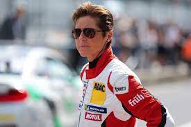 Her half brother, beat schmitz, said the cause was cancer. Sabine Schmitz Kampft Weiter Mit Fahrspass Gegen Hartnackigen Krebs