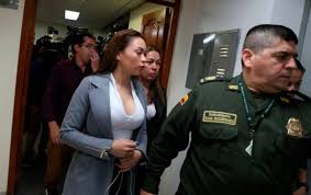 #primciablu la fiscalía judicializará a la influencer 'epa colombia' por video en donde se le ve rayando casas y dañando una. Bc2x2cnviluuim