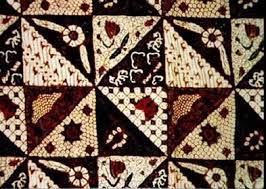 Motif batik ini sering digunakan pada acara pernikahan. Batik Motif Klasik Kus Ani Andayani