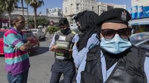 وينشط نزار بنات في انتقاد وفضح فساد السلطة الفلسطينية، وكان ذلك سببًا كافيًا لجعله ملاحقًا من أجهزتها الأمنية. Krtsdsniaffthm