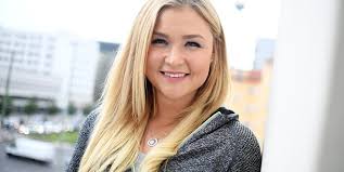 Dieser pinnwand folgen 168 nutzer auf pinterest. Sophia Thiel Announces Sad Reason For Her Rest