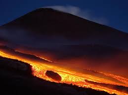 27 and has been going strong since, continuously erupting streams of lava. L Etna A Nouveau En Eruption Sciences Et Avenir