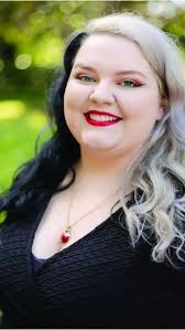 Alexandra Burns's Instagram, Twitter & Facebook