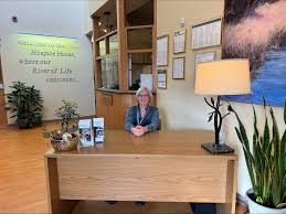 Hospice Volunteer Spotlight! Meet Heather Lisonbee. Heather began  volunteering in January 2024. She wanted to volunteer with hospice because  she began exploring career options after working as a Graphic Designer for 6