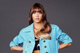 Spanish pop singer, songwriter, and author who gained pop stardom after placing second on the television program operación triunfo. Aitana Releases New Song 11 Razones Pm Studio World Wide Music News