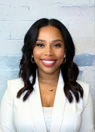 Shari Dunn's Instagram, Twitter & Facebook