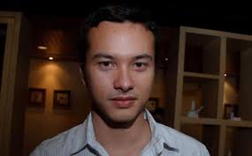 Nicholas saputra segera hapus foto selfie pertamanya, 27 artis bereaksi dan ribuan netijen foto aktor nicholas saputra saat menunjungkan jari kelingkingnya usai nyoblos memberikan hak. Hidup Hemat Listrik Ala Nicholas Saputra Warta Kota