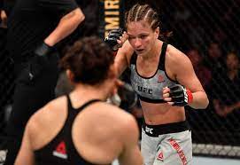 Karolina kowalkiewicz will have to undergo an operation on her eye after injuring it in her kowalkiewicz was repeatedly touching her eye during the fight and later revealed that she broke a. Incredible Photo Shows Ufc Fighter Karolina Kowalkiewicz S Face Horrifically Contort As She Is Kicked In The Face