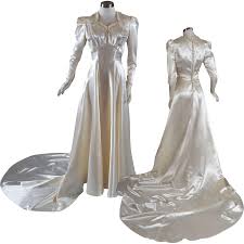 A Beautiful 1940 S Candlelight Satin Wedding Gown Ivory Tone Rayon Duchesse Satin The Bodice Is Beauti Beaded Wedding Gowns Satin Wedding Gown Vintage Gowns