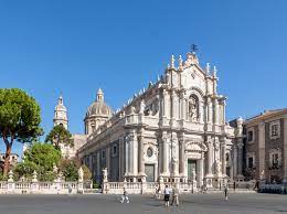 Though temperatures never go below zero in catania, for the full experience of this charming sicilian town, we recommend you visit between the months of may and october. Kathedrale Von Catania Wikipedia