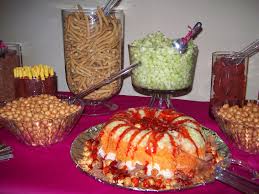 No todo lo que ofrezcas en tu barra tiene que ser dulce. Mesa Candy Bar Salado Novocom Top