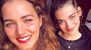 Oltre a cambiare in parte la location (ci si sposta dal versante altoatesino delle dolomiti a quello veneto), infatti, cambia gran parte del cast di supporto ai tre protagonisti. Un Passo Dal Cielo 6 Attori Puntate Quando In Onda Location Dove Girata