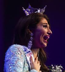 Katie Bouchard crowned Miss Kentucky 2018