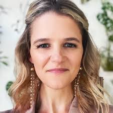 Shelli Bailey's Instagram, Twitter & Facebook