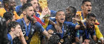 Grâce notamment à des buts de pogba et griezmann (sur penalty), les bleus se sont imposés dimanche contre la croatie et remportent la coupe du monde 2018. Coupe Du Monde 2018 La France Arrache Sa Seconde Etoile Le Point