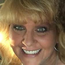 Lara Ayers's Instagram, Twitter & Facebook