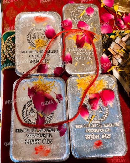 IndiaToday on X: "Amid the probe into alleged embezzlement of donations and  valuables at the Ram Mandir in Ayodhya, India Today has learnt that 60 kg  of silver bars are missing from