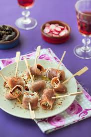 Mini Brochettes Au Jambon De Parme Et Aux Tomates Sechees Recette Recette Brochette Brochettes Aperitives Brochette