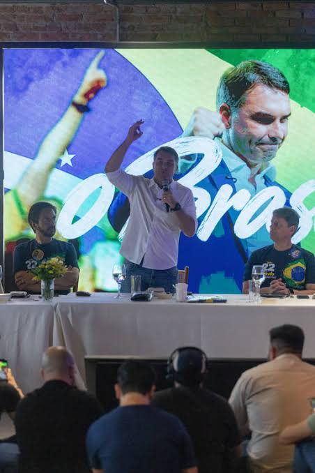 Flávio pede agilidade após TSE suspender canal pró-Lula - 11/10/2026 - Política - Folha