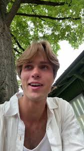 Kind Act in Munich: A Heartwarming Pretzel Story