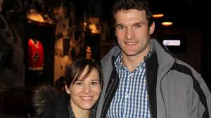 Isabelle charest (born january 3, 1971 in rimouski, quebec) is a canadian athlete and politician.1 a short track speed skater who competed in the 1994 winter olympics, the 1998 winter olympics. Chronique De Bertrand Raymond Isabelle La Fonceuse Rds Ca