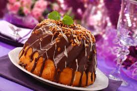 Gerade bei kleinen familien oder singles ist ein nach einem herkömmlichen rezept gebackener kuchen in der menge einfach zuviel. Rezepte Fur Kleine Kuchen So Backen Sie Einen Minigugelhupf
