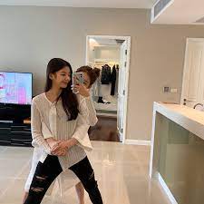 Lesen sie rezensionen und informieren sie sich über beteiligte personen . Pin By Isadora Morais On Itzy ìì§ Itzy Cute Lesbian Couples Kpop Girls