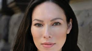 Ursula Mills's Instagram, Twitter & Facebook