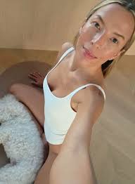 6:10 rano ❣️ Wracamy z mężem, o wschodzie słońca, z koncertu greckiego  artysty REMOSA 👑 Za pare dni obchodzimy 🔟 ROCZNICĘ naszego związku ..  Jutro z tej okazji ruszamy w tygodniową podróż -