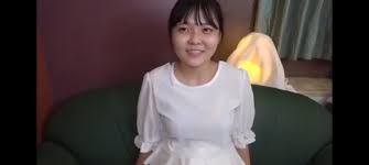 Anyone knows her name? Or does she have any more videos? : rjav