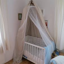 See more ideas about baby crib diy, baby cribs, diy crib. Diy Betthimmel Die Aufraumerin Dem Chaos Im Alltag Trotzen