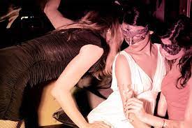 Nous recevons tout le monde, hommes, femmes, couples, libertin, les travestis, transsexuelles, toutes sexualités acceptées dans. Les Meilleurs Clubs Echangistes De Paris Paris Zigzag Insolite Secret