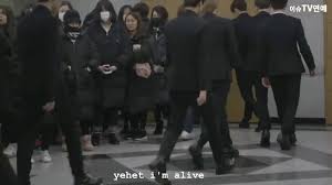 Shinee jonghyun with sm family precious memories. Rip Kim Jonghyun Idols Attending Jonghyun Funeral Bts Snsd Vixx Ftisland Youtube