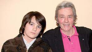 His father was of french and corsican italian descent, and his mother was of french and german ancestry. Guerre Chez Les Delon Alain Fabien Regle Ses Comptes Avec Son Pere Soirmag