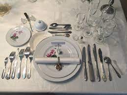 Hello every, and welcome to another stylish blog hop with a bee theme that will delight you! French At The Table French Language Blog