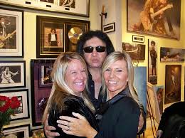 Gene Simmons Puckers Up With Stacey Wells At The Rock Star Gallery In Scottsdale Where Wells Art Hung On Either Side Of Si Celebrity Art Vintage Pop Art Stacey