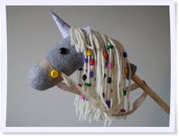 Magische Spielidee Einhorn Steckenpferd Selber Machen Mytoys Blog Steckenpferd Basteln Steckenpferd Stockpferd Basteln