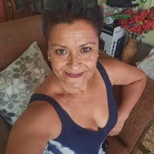 Hola grupo feliz jueves con calor y hermoso día un saludo para tod@s  👍🏽💕🌹🌹🌹🤭❤️❤️😘😘