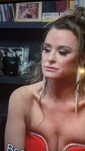 Bong, dekor olarak göz önünde mi saklanıyor? : r/RHOBH