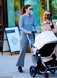 Similar to lump of sugar. Freedomroo Gigi Hadid Dons Knit Ensemble For Nyc Stroll With Daughter Khai And Debuts New Nameplate Earring Australiannewsreview