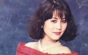 Ca sĩ Việt Hoàn bất ngờ thông báo ly hôn bà xã kém 18 tuổi